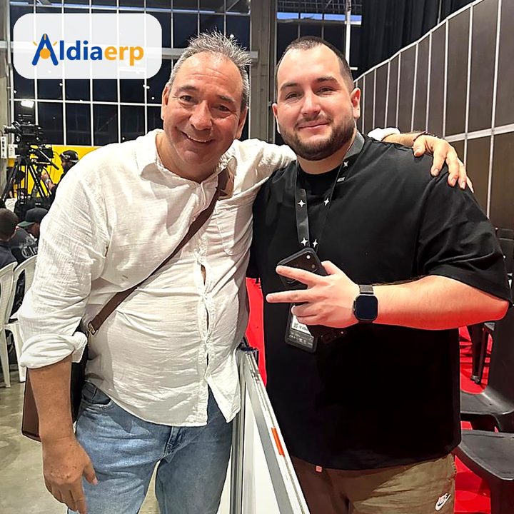 Néstor Acuña Quintana, creador de ALDIA ERP, junto a Enrique Rocha